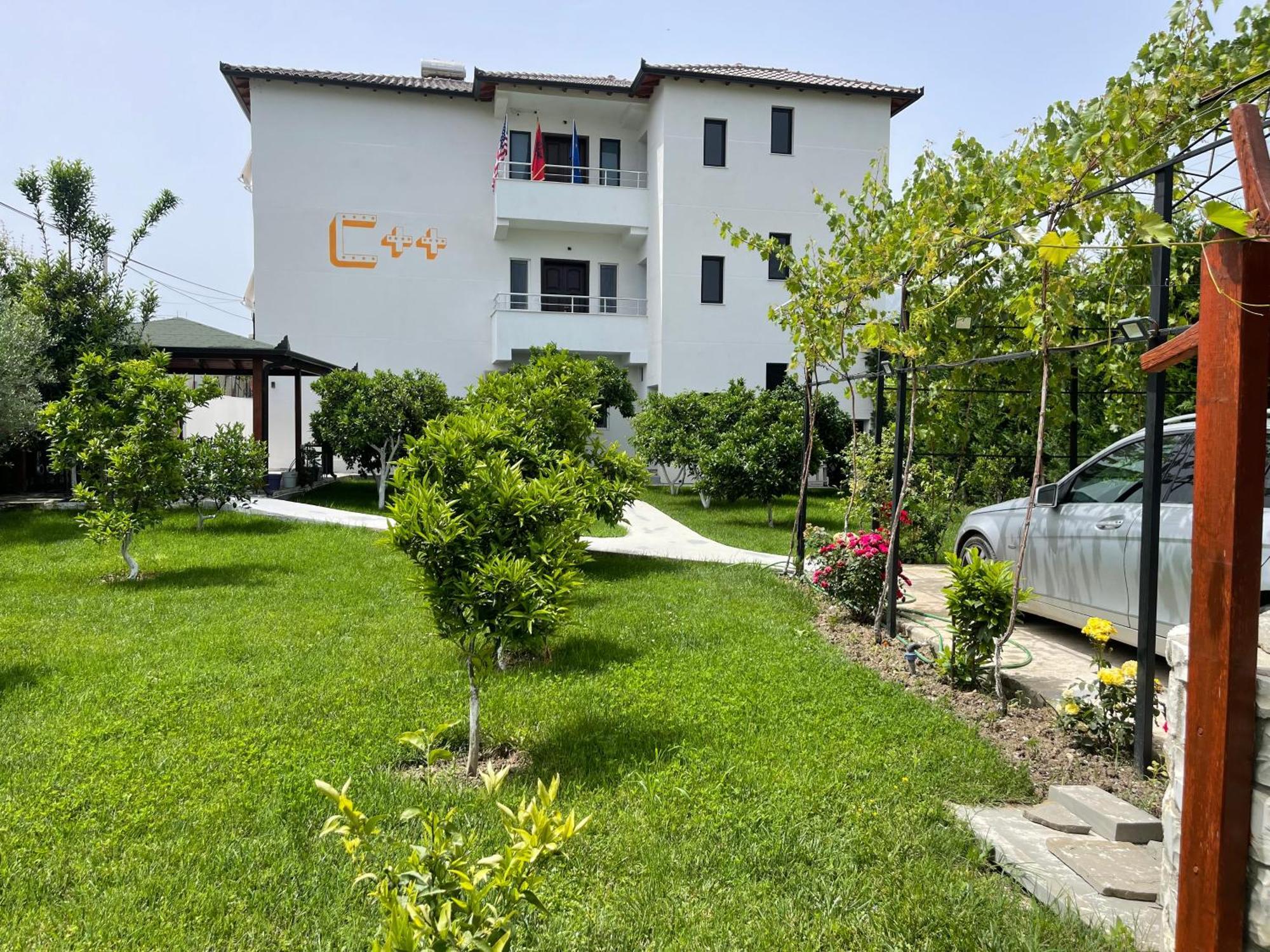Hotel Vila C Plus Plus Berat Exterior photo