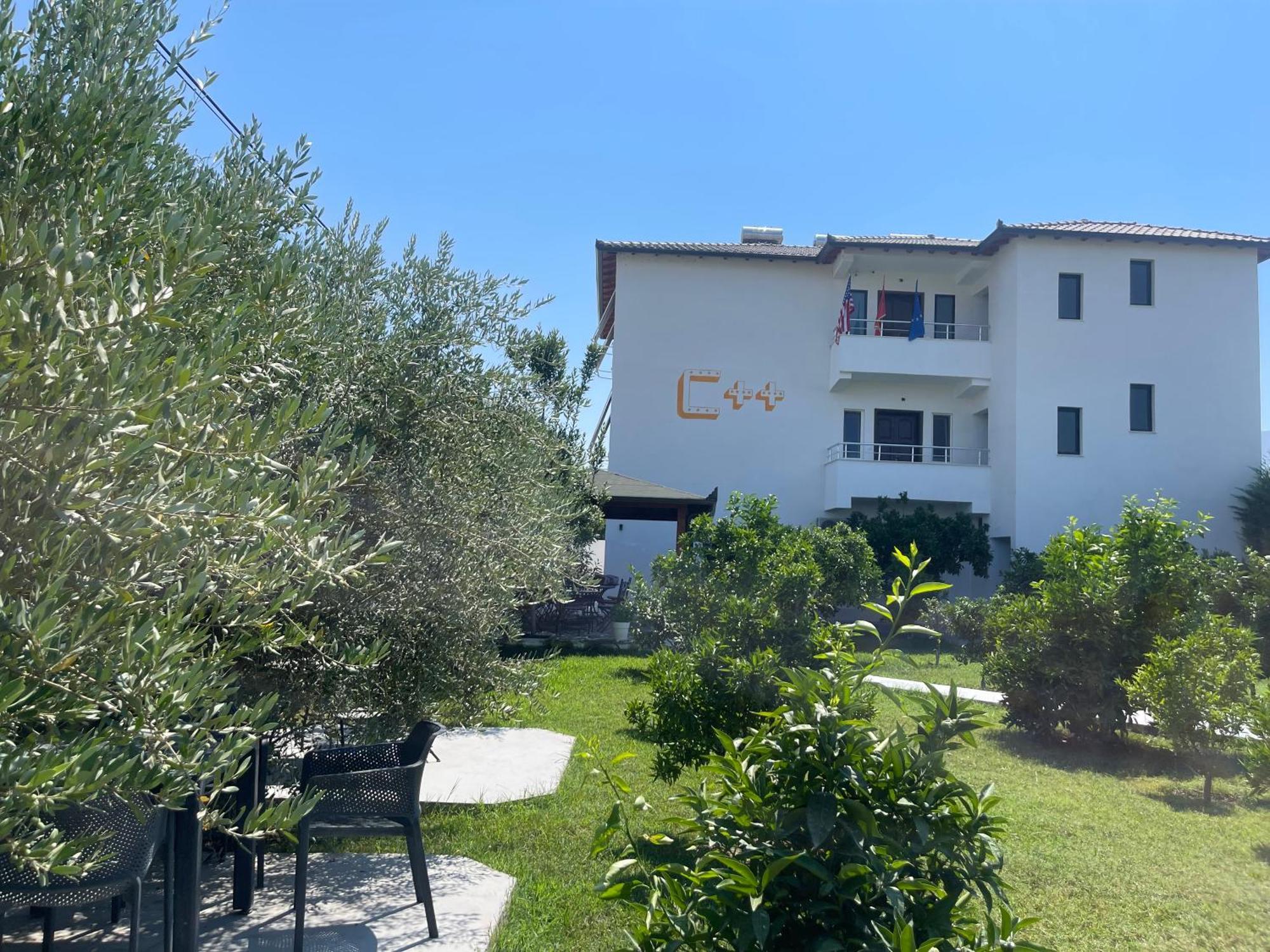 Hotel Vila C Plus Plus Berat Exterior photo