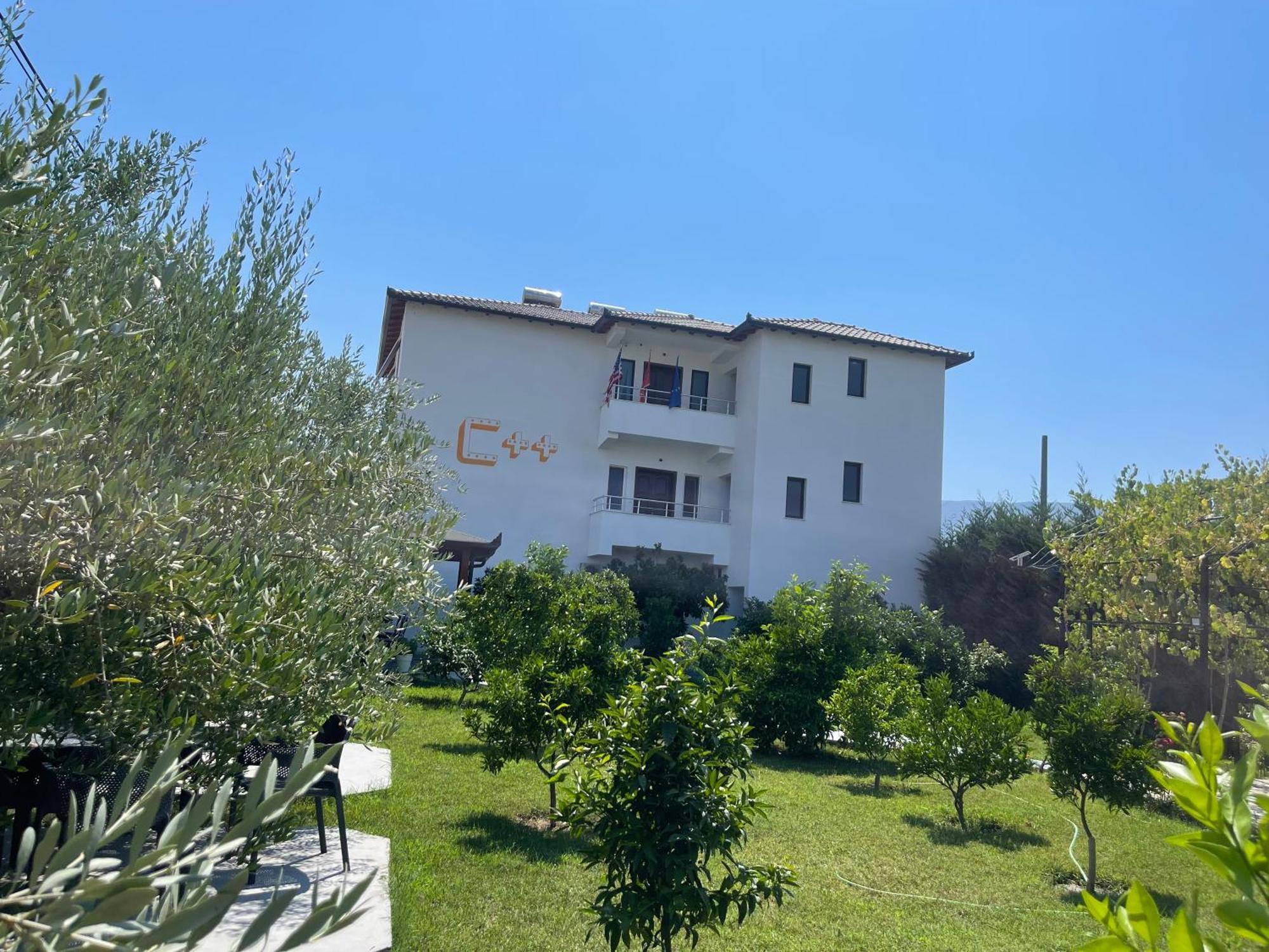 Hotel Vila C Plus Plus Berat Exterior photo